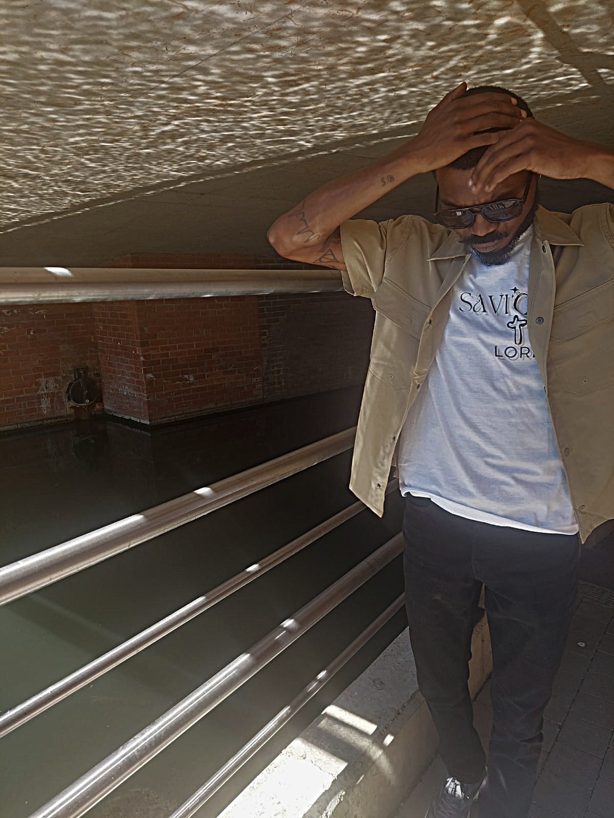 Model in OLS T-Shirt 3